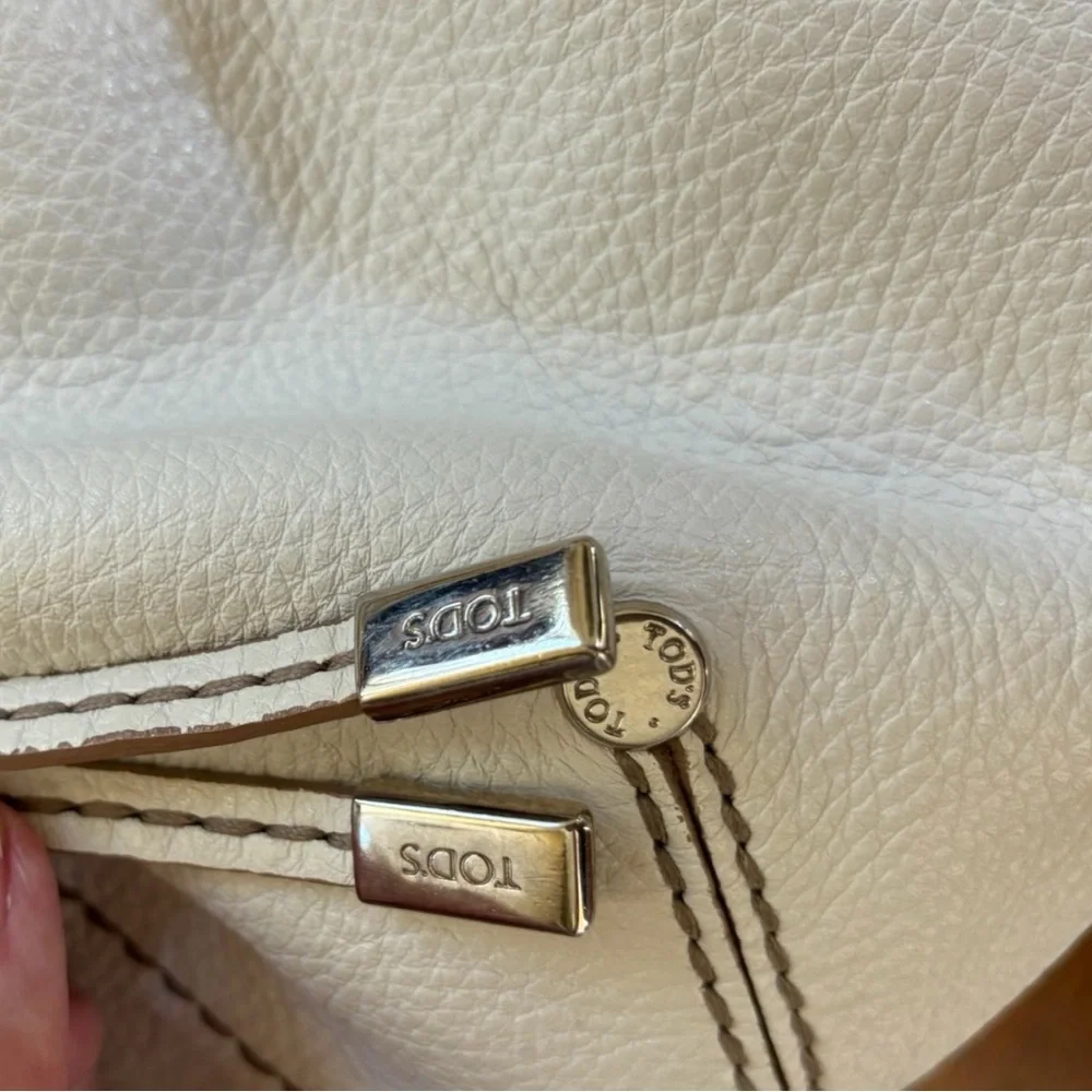 TOD'S Miky Easy Media Shoulder Handbag in White Pebbled Leather - Picture 8 of 14